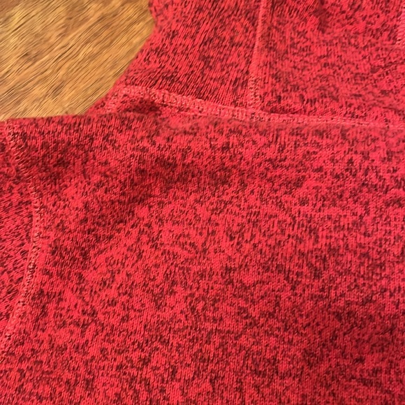 Like new The North Face pullover hoodie - Picture 14 of 16